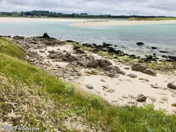 Photo La Baie du Kernic : La Baie du Kernic à marée montante. L’eau et le sable ont des Couleurs magnifiques je trouve 😍c, Baie du Kernic, Rochers, mer, sable blanc