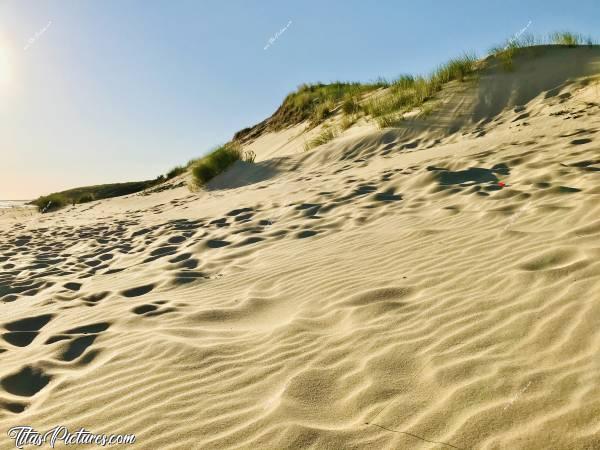 Photo La Dune du Veillon : La Dune de la Plage du Veillon. Les gens continuent de la piétiner malgré les interdictions 😥😣😡c, Plage du Veillon, Dune