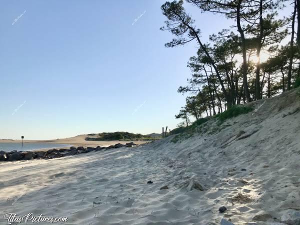 Photo Plage du Veillon : La Plage du Veillon dernière la Dune que l’on voit dans le fond..c, Plage du Veillon, Talmont-Saint-Hilaire, Dunes, sable