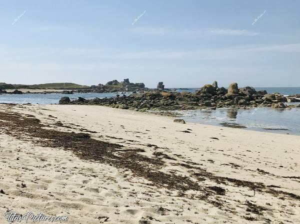 Photo Poulennou : Belle petite plage à Cléder, au lieu-dit Poulennou. La Grenouillère se trouve au fond, en haut à gauche pour ceux qui connaissent 😉c, Poulennou, Cléder, mer, rochers, sable