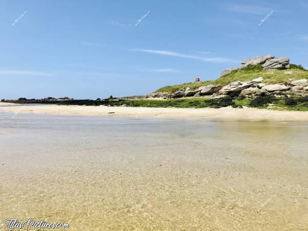 Photo La Baie du Kernic : Balade les pieds dans l’eau. J’adore 😍😎c, Baie du Kernic, Porsguen, sable, rochers