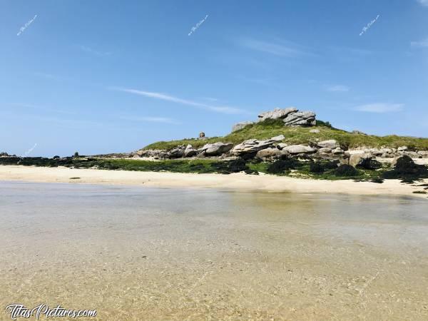 Photo La Baie du Kernic : La Baie du Kernic à marée descendante. L’eau transparente permet d’observer toute la vie qui s’y trouve. J’adore vraiment cet endroit 🥰c, Baie du Kernic, Porsguen, sable, Rochers