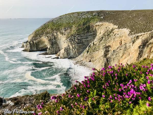 Photo Le Cap de la Chèvre : Le Cap de la Chèvre à Rostudel sur la presqu’île de Crozon. 
Mise au point sur la falaise..c, Cap de la Chèvre, Rostudel, Crozon