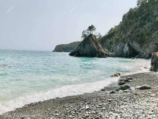 Photo Plage de l’Île Vierge : Petite Plage de l’Île Vierge à Crozon. Il faut avoir de bonne chaussures pour y descendre 😅c, Plage de l’Île Vierge, Crozon