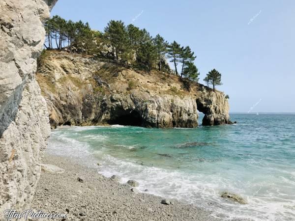 Photo Plage de l’Île Vierge : Petite Plage de l’Île Vierge à Crozon. Il faut avoir de bonne chaussures pour y descendre 😅c, Plage de l’Île Vierge, Crozon