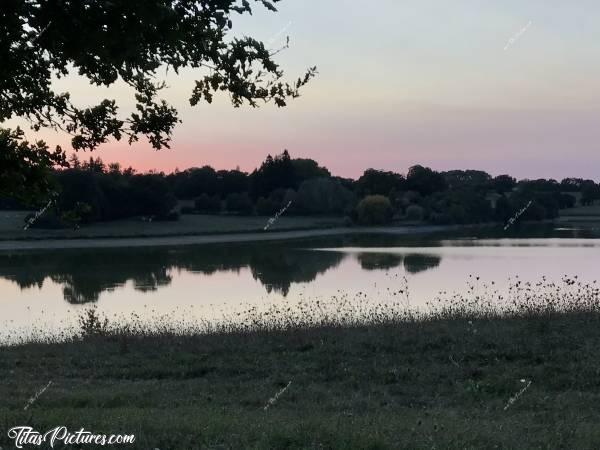 Photo La Retenue de Rochereau : Coucher de soleil à la Retenue de Rochereau à Monsireigne.c, Retenue de Rochereau, Monsireigne, Lac