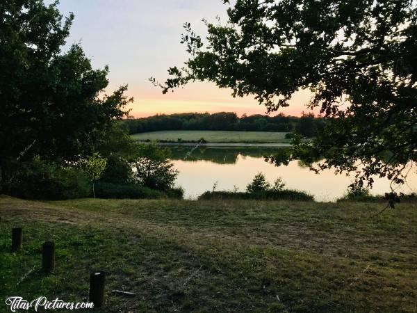 Photo La Retenue de Rochereau : Coucher de soleil de Septembre à la Retenue de Rochereau à Monsireigne.c, Retenue de Rochereau, Monsireigne, Lac