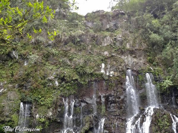 Photo Langevin : La Chute d’eau de Langevin. Pas beaucoup d’eau au mois de Novembre. Mais impressionnante quand même 😅c, La Réunion, Langevin, chute d’eau