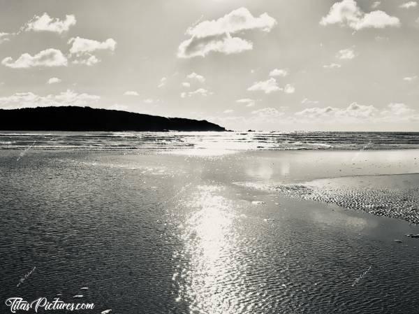 Photo La Plage du Veillon : La Plage du Veillon à Talmont-Saint-Hilaire en Noir et Blanc 🥰
Bonne Année 2021 à vous tous 🎆🎊 🍾🥂c, Plage du Veillon, Noir et Blanc