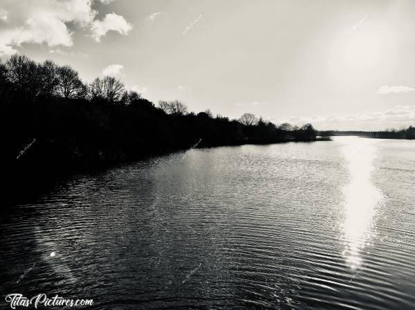 Photo Lac de Finfarine : Petite balade au Lac de Finfarine en fin de journée .. 😍😎c, Lac de Finfarine, Noir et Blanc