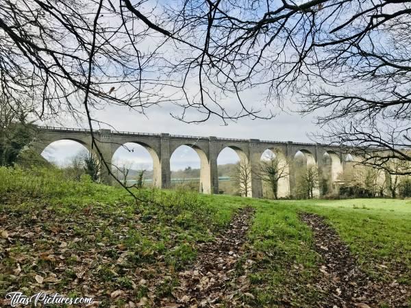 Photo Le Viaduc de Barbin : Le Viaduc de Barbin au parc de la Barbinière à Saint-Laurent-sur-Sèvre.c, Parc de la Barbinière, Saint-Laurent-sur-Sèvre