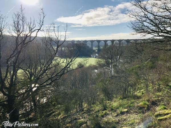 Photo Le Viaduc de Barbin : Le Viaduc de Barbin au parc de la Barbinière à Saint-Laurent-sur-Sèvre.c, Parc de la Barbinière, Saint-Laurent-sur-Sèvre