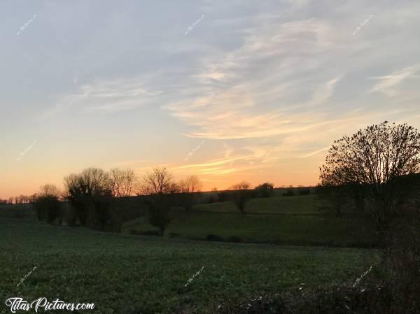 Photo Coucher de soleil : Coucher de soleil sur la campagne du Boupère ...c, Coucher de soleil, campagne, champ, arbres