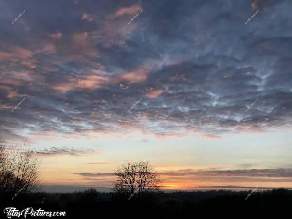 Photo Coucher de soleil : Coucher de soleil sur la Campagne du Boupère. Magnifiques couleurs ce soir-là 😍c, Coucher de soleil, Campagne