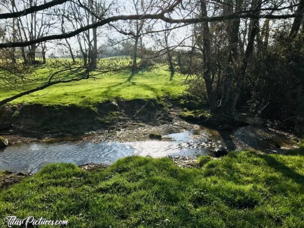 Photo Prairie Vendéenne : Belle Prairie Vendéenne dans la Campagne de Sigournais😍🥰
Et au milieu coule une rivière.. 😉🤗c, Vendée, Prairie, campagne, rivière