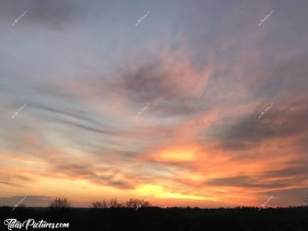 Photo Coucher de soleil : Coucher de soleil sur la campagne vendéenne… 😍😎c, Coucher de soleil, Campagne, Vendée