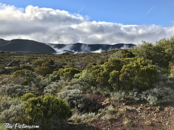 Photo La Plaine des Sables : La Plaine des Sablesc, La Réunion, Montagnes, Roches volcaniques