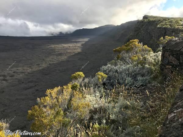 Photo Le Piton de la Fournaise : Le Piton de la Fournaisec, La Réunion, Montagnes, Roches volcaniques, Volcan