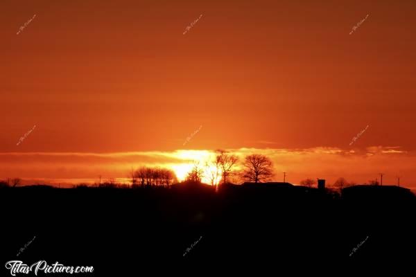 Photo Coucher de soleil : Coucher de soleil sur la Campagne Vendéenne.. 😎c, Coucher de soleil, Campagne