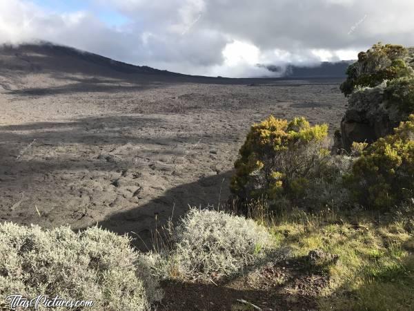 Photo Le Piton de la Fournaise : Le Piton de la Fournaisec, La Réunion, Montagnes, Roches volcaniques, Volcan