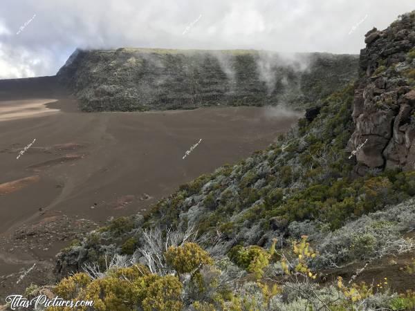 Photo Le Piton de la Fournaise : Le Piton de la Fournaisec, La Réunion, Montagnes, Roches volcaniques, Volcan