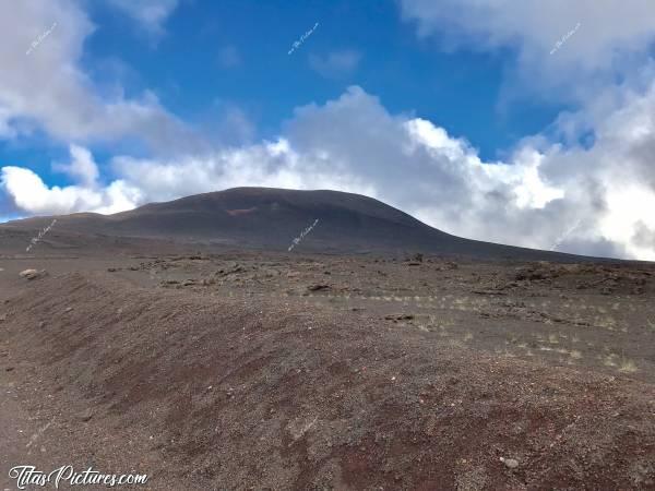 Photo La Plaine des Sables : La Plaine des Sablesc, La Réunion, Montagnes, Roches volcaniques, Plaine des sables