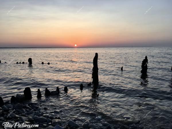 Photo Pointe du Cotentin : Belle photo du Coucher de Soleil sur la Pointe du Cotentin en Normandie. Photo prise par mon Frère durant un petit road trip là-bas. J’aime beaucoup 😍🥰c, Pointe du Cotentin, Coucher de Soleil, mer