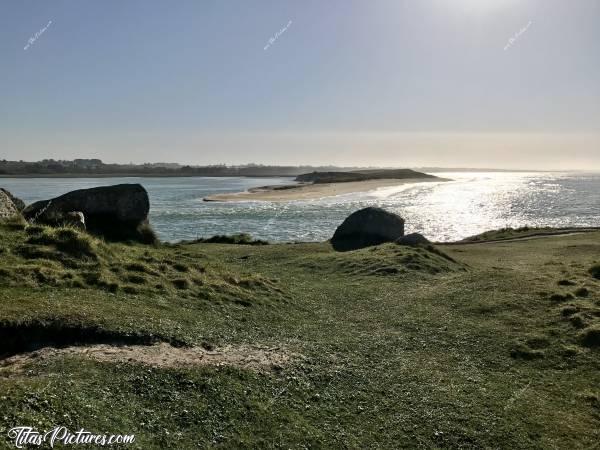 Photo La Baie du Kernic : La Baie du Kernic à marée haute. La dune d’en face paraît toute petite 😅c, Baie du Kernic, Porsmeur, Plouescat, mer, rochers, dune