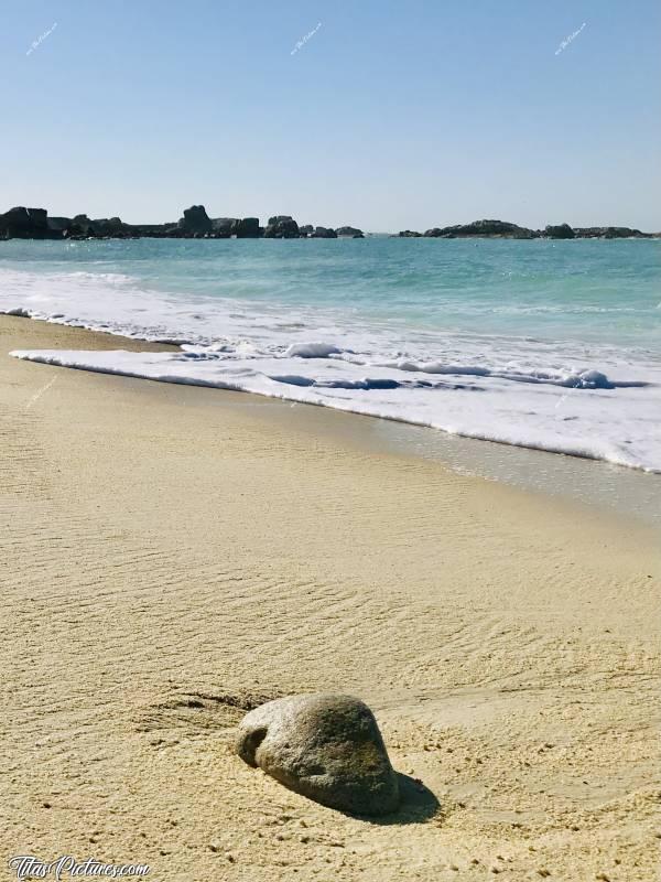 Photo Méneham : Belle balade ensoleillée sur la plage de Méneham. Quelle belle couleur turquoise 😍😎c, Méneham, Plage, sable, mer turquoise, galet