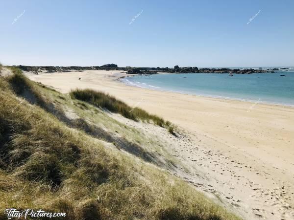 Photo Plage de Méneham : Belle randonnée ensoleillée sur la Plage de Méneham. Mer turquoise, sable blanc, j’adore 😍😎
Très belle randonnée à faire tout le long de cette côte pour ceux qui aiment marcher 😉😊c, Plage de Méneham, Finistère, Mer, sable, Dune