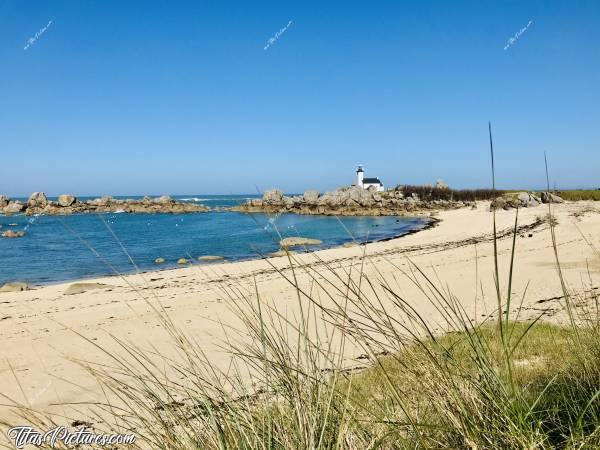 Photo Plage du Crémiou : Vue du Phare de Pontusval sur la plage du Crémiou près de Méneham. Très belle randonnée à faire tout le long de cette côte 😍😎c, Plage du Crémiou, phare de Pontusval, sable, mer, rochers