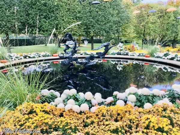 Photo Le Jardin des Plantes : Halloween au jardin des plantes à Rouen. C’était à l’Automne 2019. Plusieurs belles citrouilles étaient posées à plusieurs endroits dans le jardin, mettant de belles couleurs d’automne 😍c, Jardin des Plantes, Rouen, Halloween, Fontaine