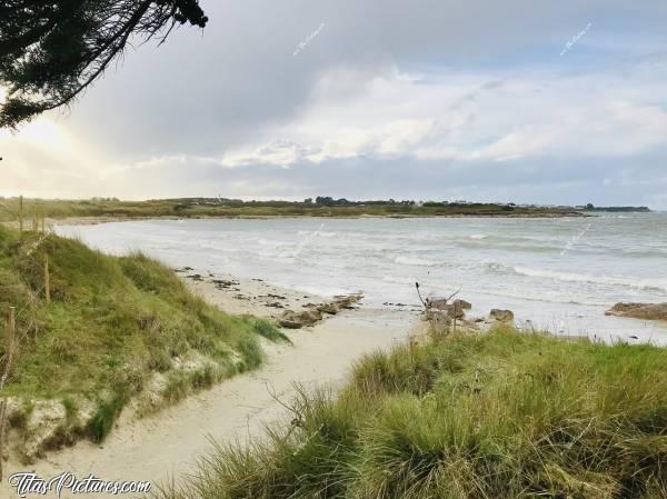 Photo Plougoulm : Petite balade en bord de mer à Plougoulm. Ce jour-là, il y avait plusieurs averses entrecoupées de passages ensoleillées donnant ces belles couleurs 🤗😍c, Plougoulm, mer, dunes, sable