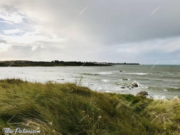 Photo Plougoulm : Petite balade en bord de mer à Plougoulm. Ce jour-là, il y avait plusieurs averses entrecoupées de passages ensoleillées donnant ces belles couleurs 🤗😍c, Plougoulm, mer, dunes