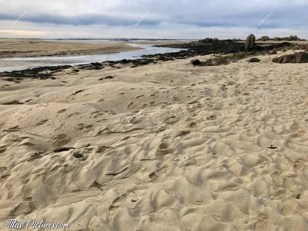 Photo La Baie du Kernic : La puissance des marées peut faire de belles marques dans le sable quand la mer se retire..c, Mer, Rochers, sable