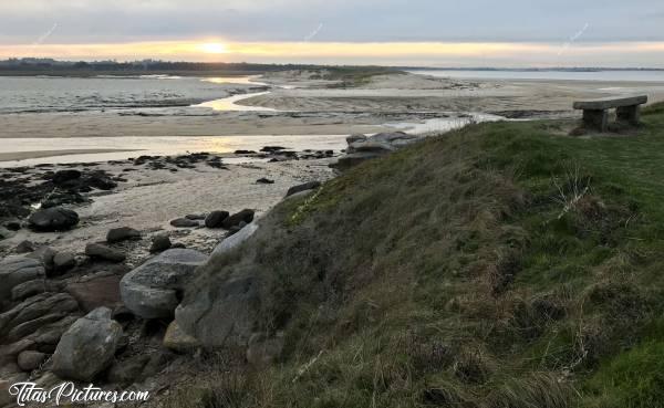 Photo La Baie du Kernic : Ma vue préférée quand je retourne dans le 29. Ce n’est jamais le même paysage, tant les marées modifient le Lieu en permanence. J’adore 😍🥰c, Mer, rochers, sable, banc, dunes