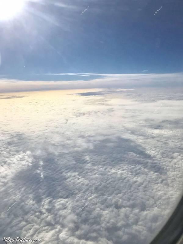 Photo Le Finistère vu du Ciel : Le Finistère vu du Ciel. Oui en effet, que des nuages! Mais qu’est-ce que c’est beau :)c, Nuages, Vue du Ciel