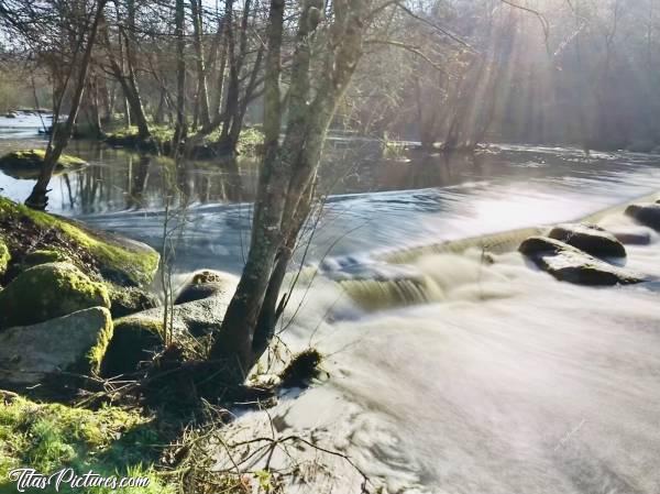 Photo Le Parc de la Barbinière : Belle petite chute d’eau sur la Sèvre Nantaise, au Parc de la Barbinière, à St-Laurent-sur-Sèvre 😍🥰
Mode « Pose Longue ».c, Parc de la Barbinière, St-Laurent-sur-Sèvre