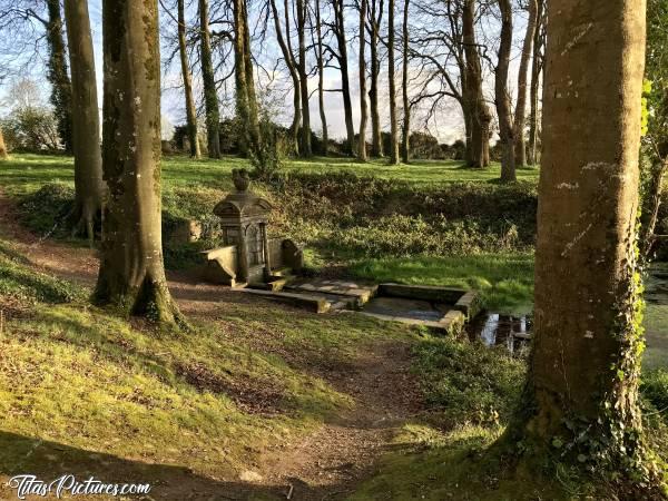 Photo Château de Kerjean : La belle Fontaine du Château de Kerjean 😍 Que de souvenirs d’enfance avec elle… 😅c, Château de Kerjean, Fontaine