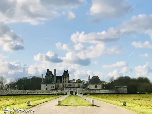 Photo Le Château de Kerjean : Le Château de Kerjean dans le Finistère Nord. Quand j’étais petite, j’allais régulièrement me balader en vélo dans le parc 😍🥰c, Château de Kerjean