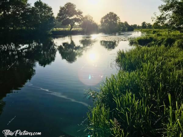 Photo Saint-Amand-sur-Sèvre : Ambiance très reposante en fin de journée sur la Sèvre Nantaise, à Saint-Amand-sur-Sèvre, dans les Deux-Sèvres 😍🥰c, Saint-Amand-sur-Sèvre, Sèvre Nantaise, Deux-Sèvres