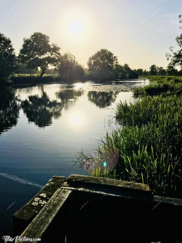 Photo Saint-Amand-sur-Sèvre : Belle lumière de fin de journée, une soirée d’été bien chaude, sur les bords de la Sèvre Nantaise 👍🏻😍😎c, Saint-Amand-sur-Sèvre, Sèvre Nantaise, Deux-Sèvres