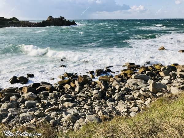 Photo Crac’h zu : De belles grosses vagues à la petite plage de Crac’h zu, à Cléder 👍🏻😍🥰
J’aime beaucoup cet endroit, malgré qu’il soit toujours très venteux 😅c, Crac’h zu, Cléder, vagues, rochers de granit