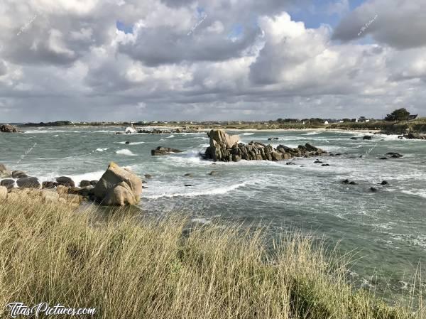 Photo La Grenouillère : La Grenouillère aux Amiets, avec un vent très fort et une mer agitée 😅
Un peu de nuages gris et hop ! La mer devient grise 🙁 Un vrai temps de Bretagne 😅c, La Grenouillère, les Amiets, Cléder, Rochers