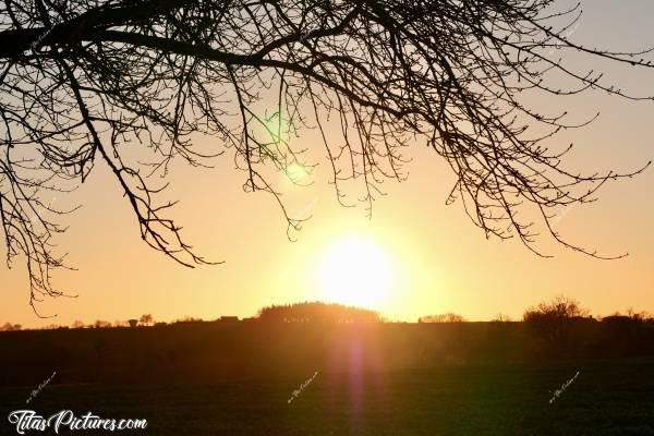 Photo Coucher de Soleil : Beau Coucher de Soleil sur la Campagne vendéenne. C’est vraiment mon sujet préféré les Coucher de Soleil 😎😍🥰 C’est tellement relaxant je trouve 🥰c, Coucher de Soleil, Campagne