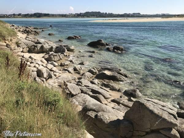 Photo La Baie du Kernic : La Baie du Kernic à marée haute. On peut y voir tout un dégradé de couleurs 🥰c, Tita’s Pictures, Finistère, Baie du Kernic, Mer, Rochers, sable