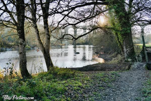 Photo Le Parc de la Barbinière : Belle randonnée fraîche de mi-décembre, avec de beaux jeux de lumières sur la nature de bord de Sèvre 😍🥰c, Le Viaduc de Barbin, Saint-Laurent-sur-Sèvre, Le Parc de la Barbinière, La Sèvre Nantaise