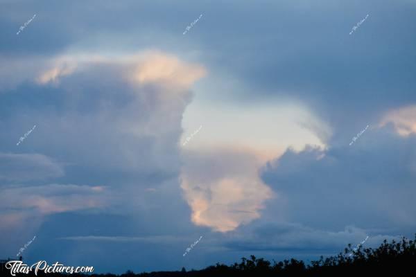 Photo Ciel menaçant : Quel beau ciel menaçant, dans le Finistère, un début novembre 😧😅😍c, Ciel menaçant, gros nuages