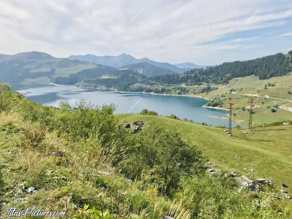 Photo Lac de Roselend : Petite balade à Beaufort pour voir le grand Lac de Roselend, entouré de Montagnes 👍🏻😍c, Lac de Roselend, Beaufort