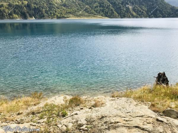 Photo Lac de Roselend : Petite balade à Beaufort pour voir le grand Lac de Roselend, entouré de Montagnes 👍🏻😍c, Lac de Roselend, Beaufort